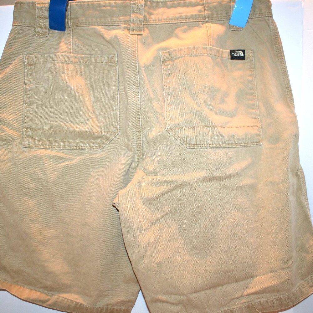 North Face Men's Size: 32 Khaki Logo Short Flat Front